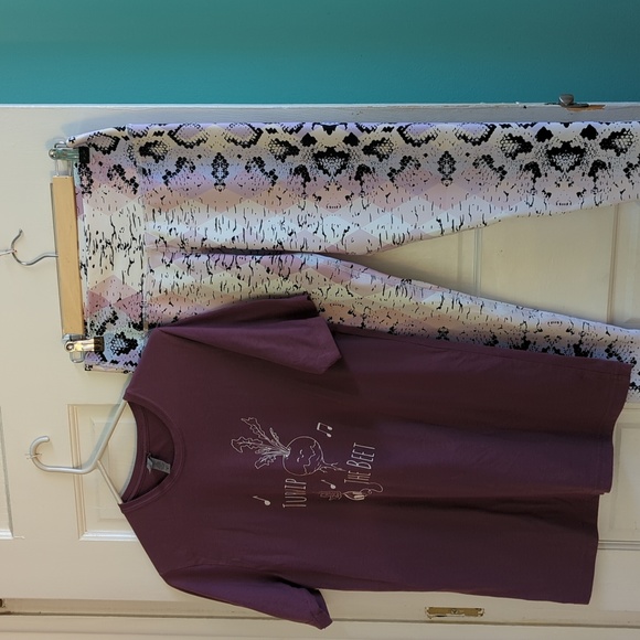 NWOT Graphic Woman's T Shirt - Picture 9 of 9